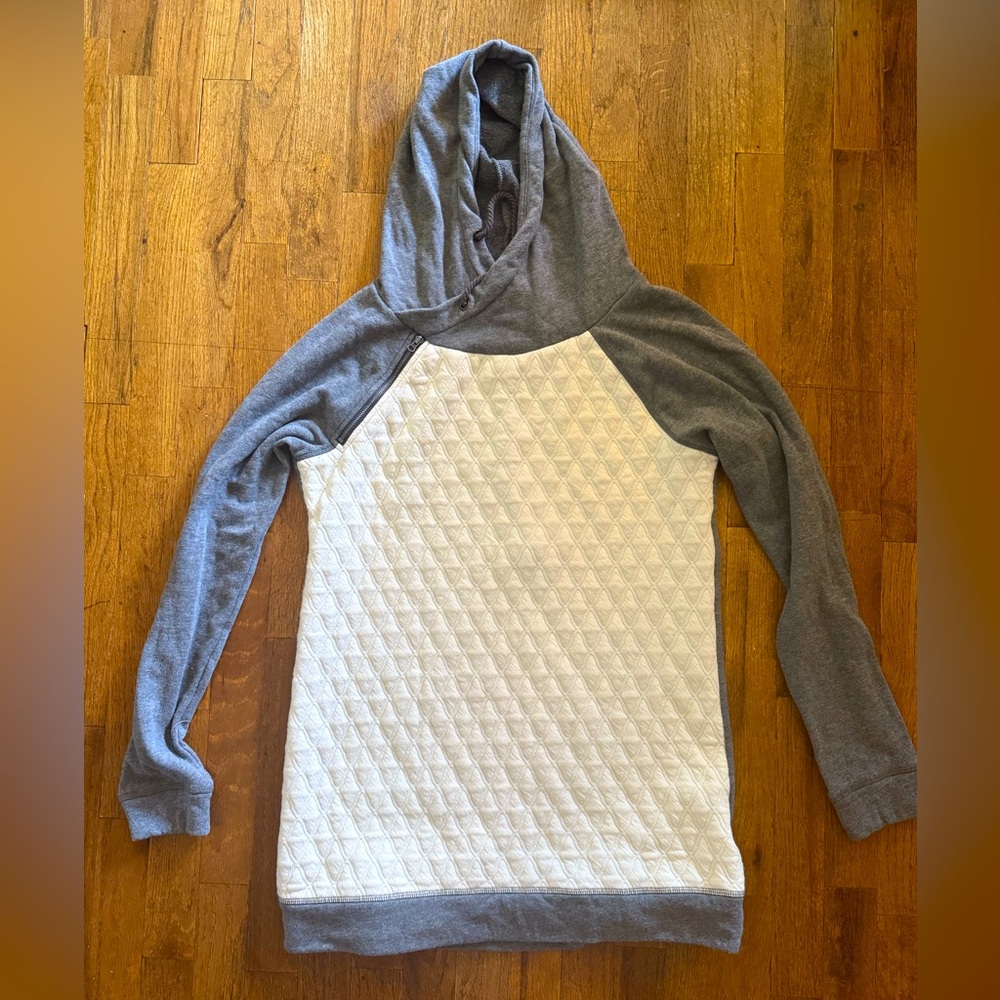 Maurcies Gray and White Quilted Tunic Hoodie